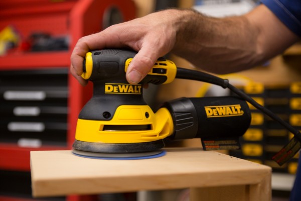 Image of a dual action orbital sander