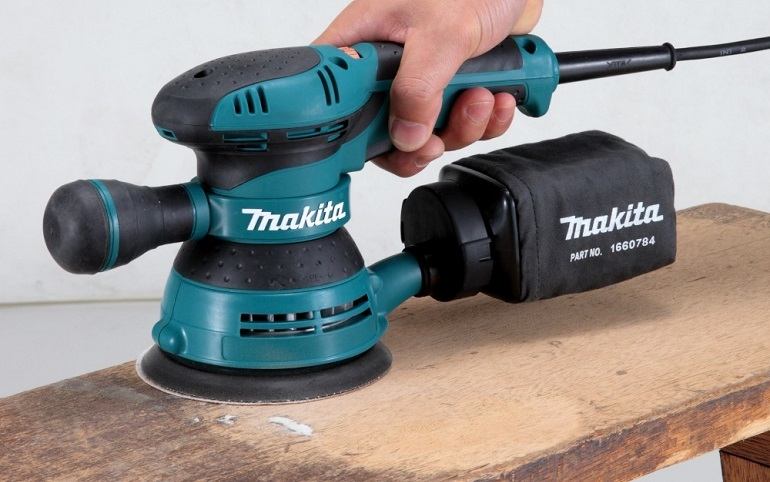 Second image of Makita BO5041 sander