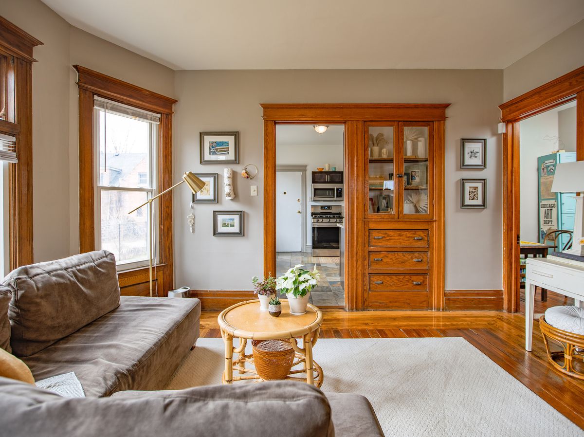 Modern Oak Trim Living Room 